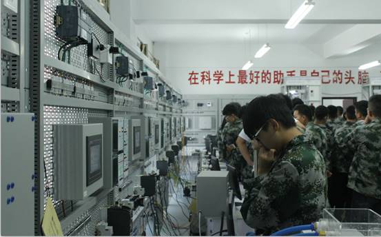 走進(jìn)校園，共筑未來 新生實(shí)訓(xùn)工廠、實(shí)驗(yàn)室參觀與教育咨詢服務(wù)體驗(yàn)