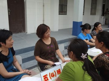 雙河新村小學(xué)舉辦“教育咨詢暖人心，家校共育促成長(zhǎng)”教育咨詢服務(wù)活動(dòng)